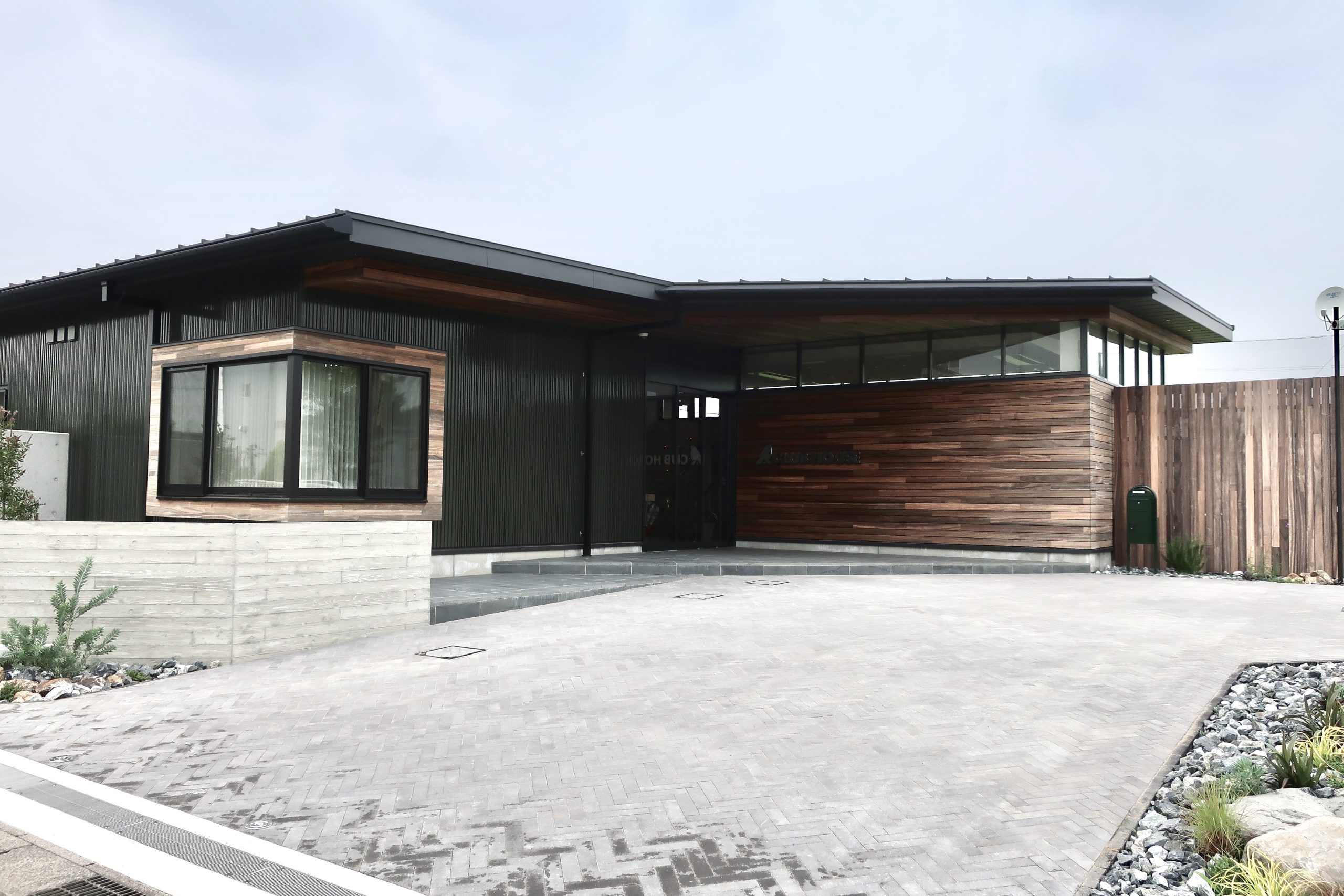屋根工事（カラーガルバリウム鋼板横葺）①